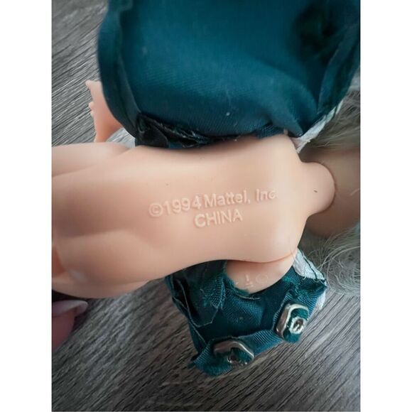 Barbie  Vintage Toys Alice in Wonderland Doll top In Green  4” 1994 - Picture 6 of 6